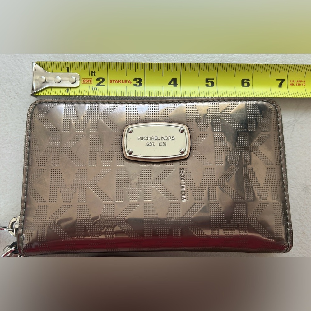 Michael Kors Wristled Wallet Metallic Brown/Silver with Logo and Zipper - Picture 9 of 10